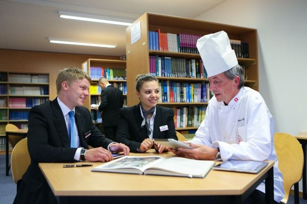 Hotel and Tourism Management Institute Thuỵ Sĩ 8