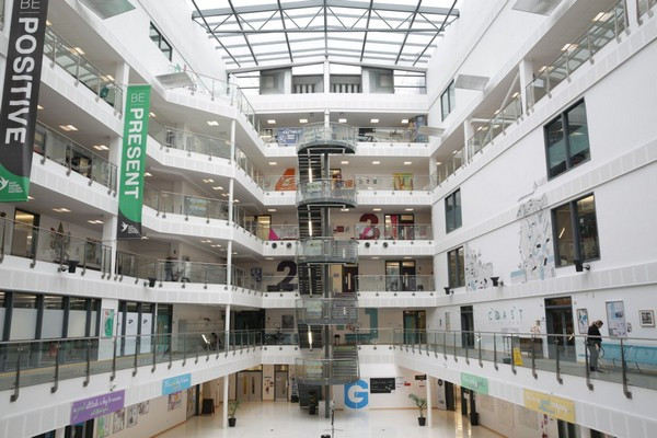 Cao đẳng East Sussex College 4